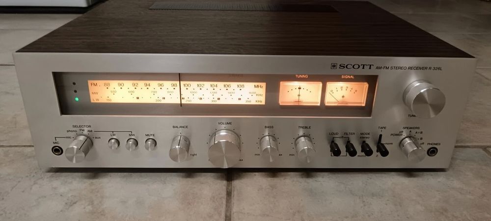 ampli tuner Scott vintage r326 r&eacute;vis&eacute; .
Audio et hifi
