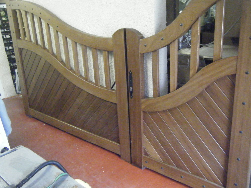Portail Bois exotique.
Jardin