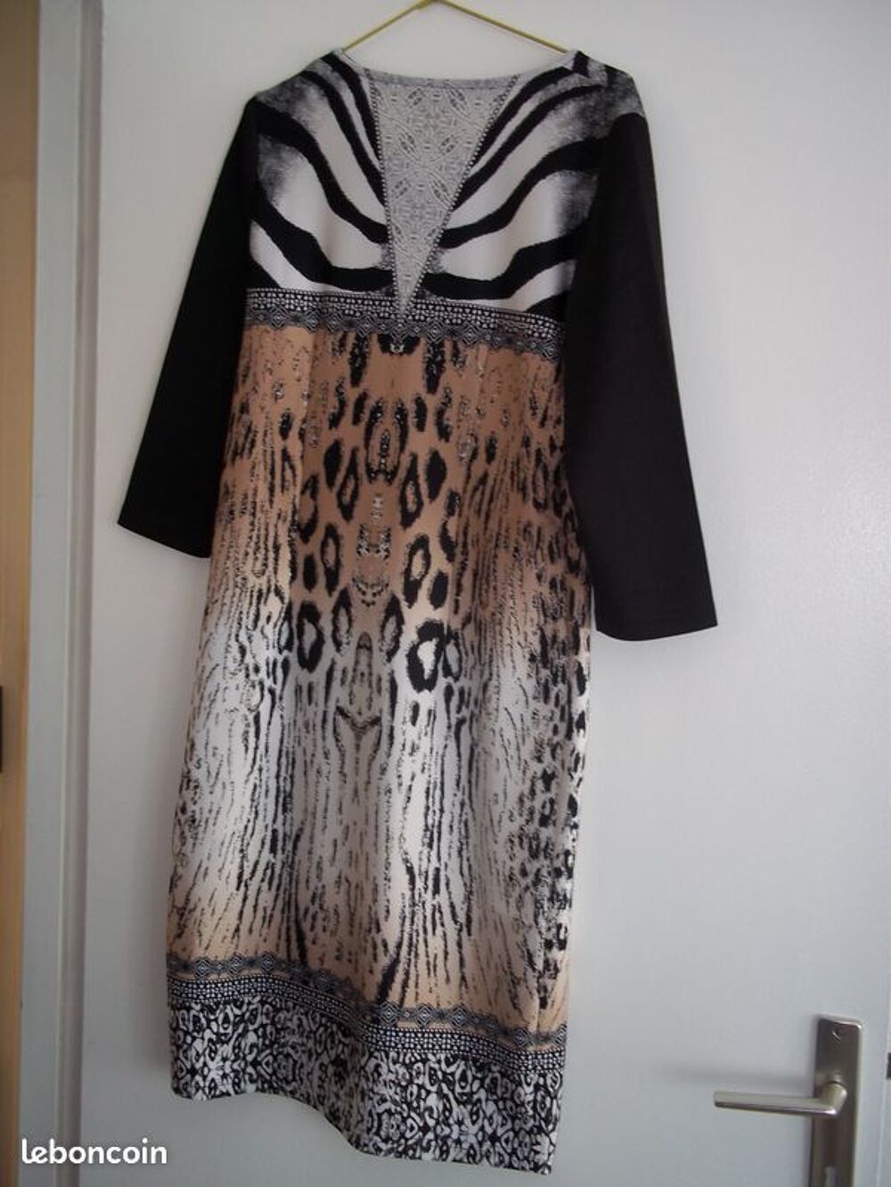 UNE ROBE LEOPARD Vêtements