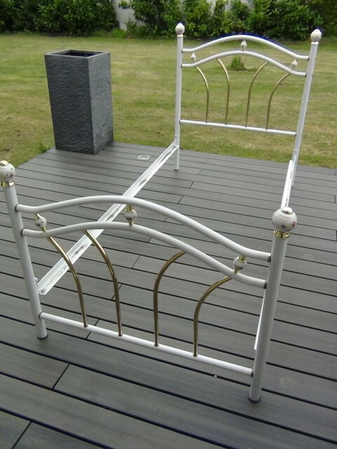 Lit 1 personne métal Blanc style romantique Pornichet (44)