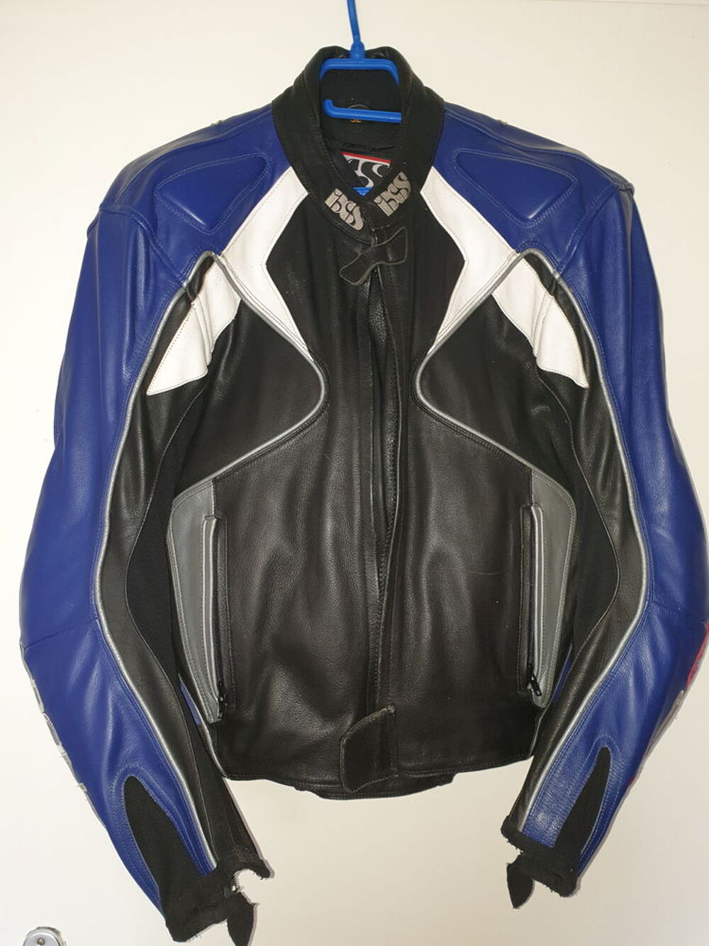 blouson moto quasi neuf pratiquement jamais porter Vêtements