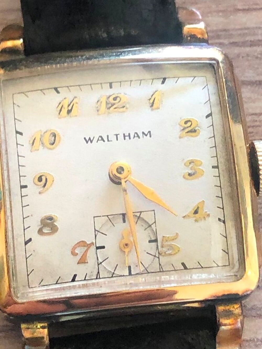 Montre des ann&eacute;es 1947 WALTHAM GOLD FILLED 10 K

