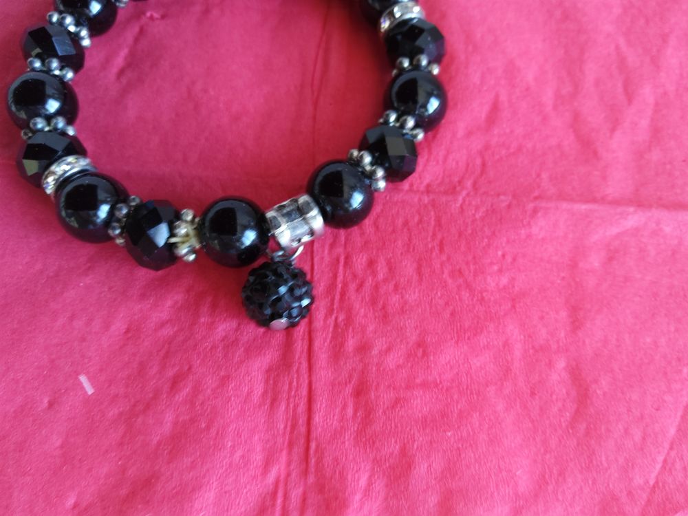 BRACELET NOIR Bijoux et montres