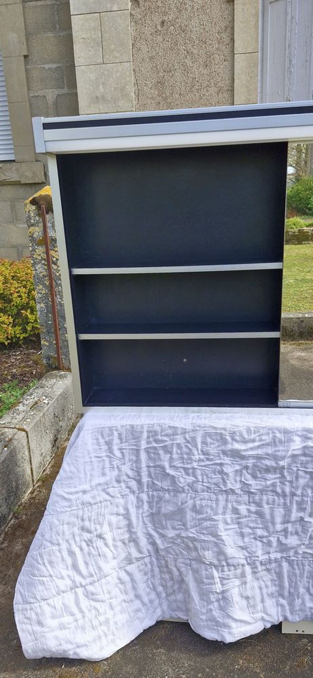 Grande armoire de toilette en alu et plastique monobloc Meubles