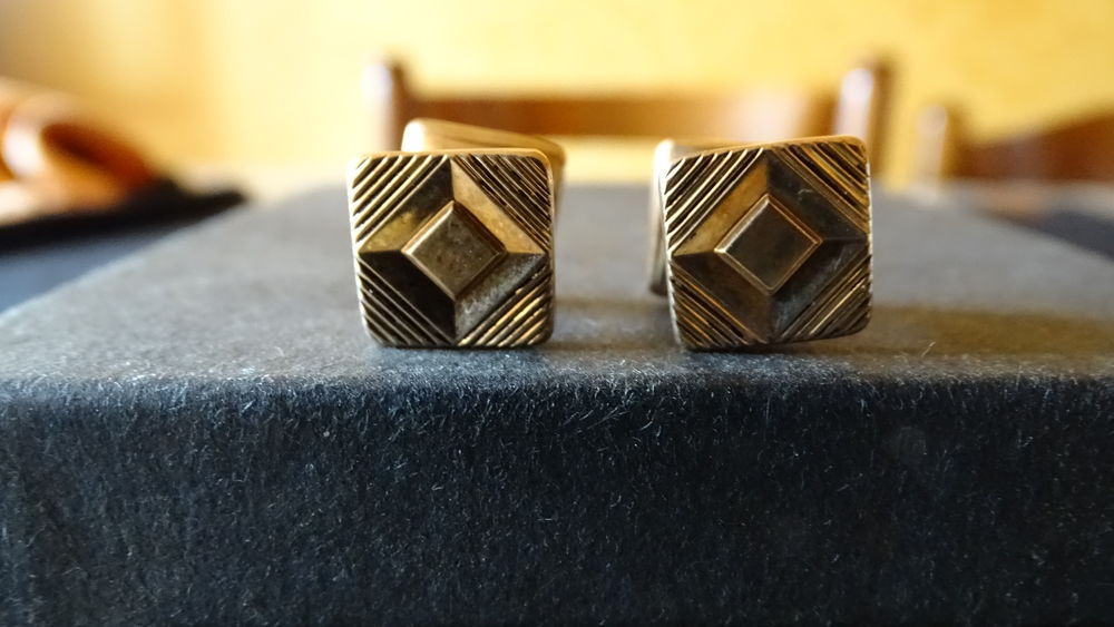 Boutons de manchettes anciens Bijoux et montres