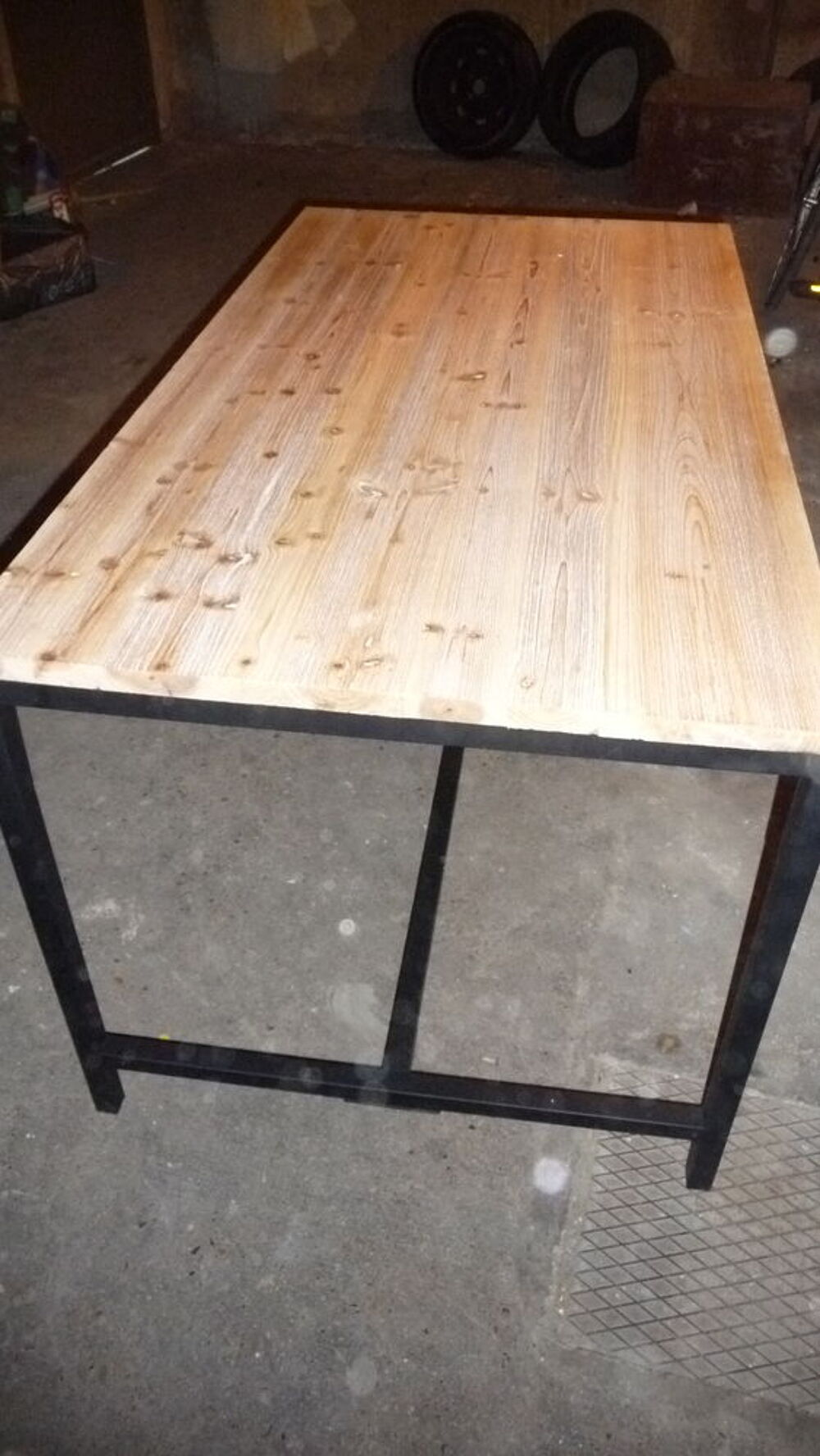 Table basse indus en sapin massif et m&eacute;tal Meubles