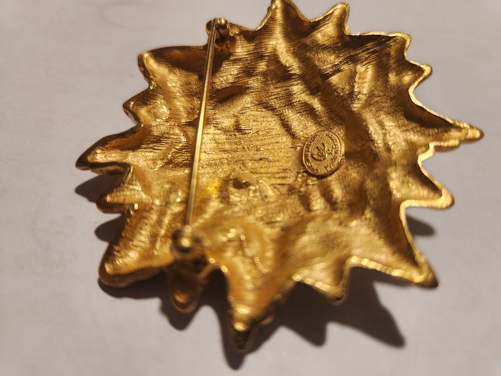 Broche soleil souriant dor&eacute; Christian LACROIX Bijoux et montres