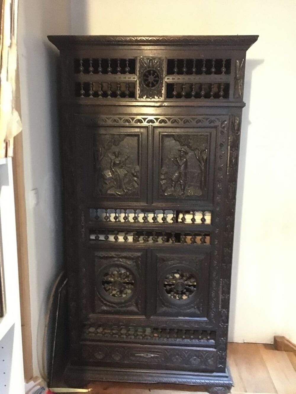 Armoire bretonne en merisier travaill&eacute;e Meubles