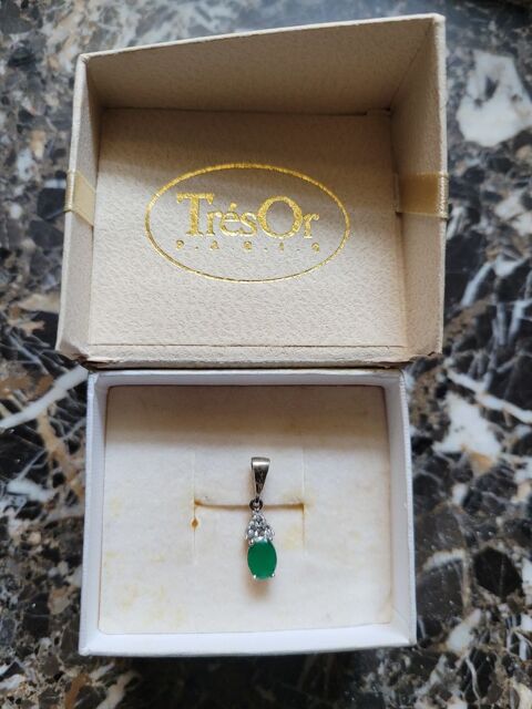 Très joli pendentif avec une émeraude Marseille 2 (13)