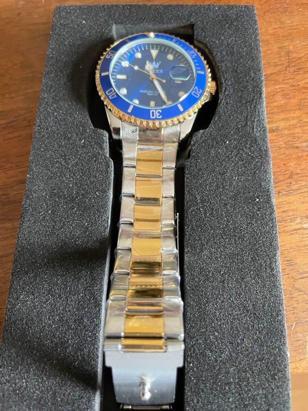 Belle Montre &agrave; quartz jamais port&eacute;e . Dans sa bo&icirc;te . Bijoux et montres