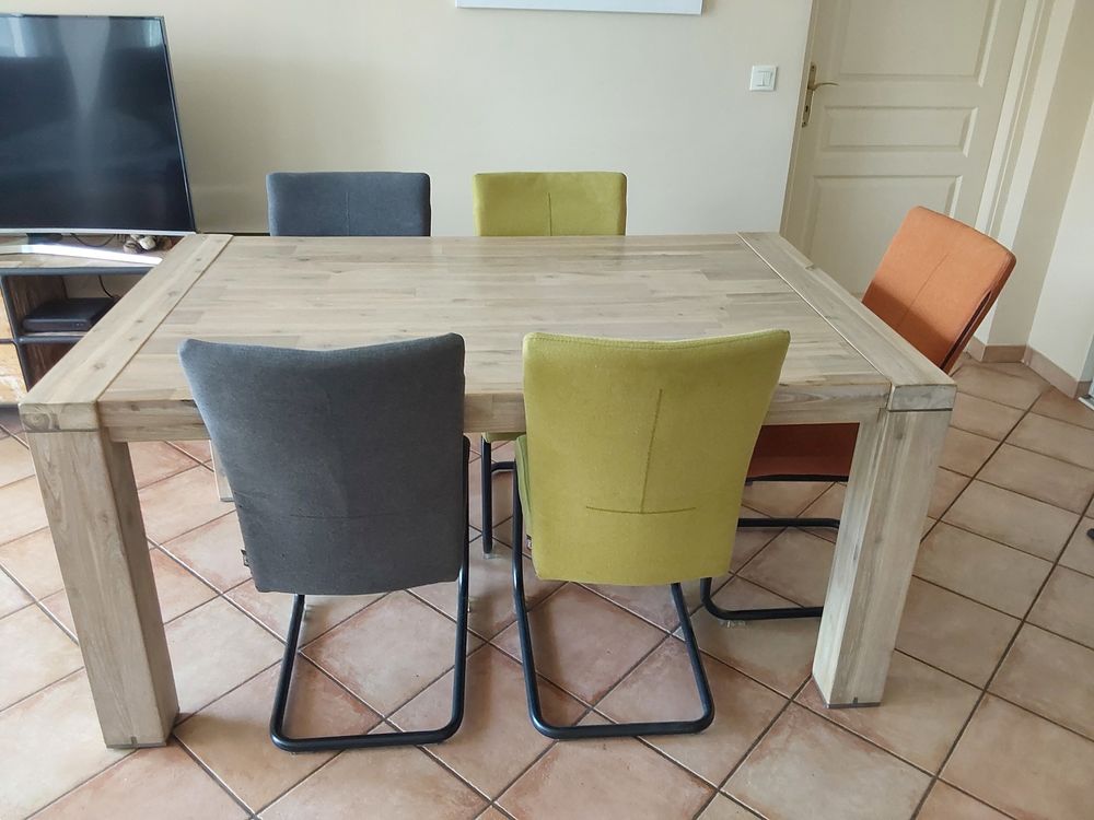 Ensemble table plus chaises et bahut Meubles