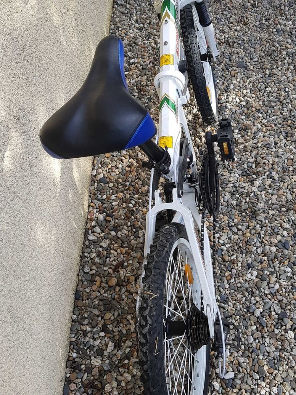 velo pliant 24'' avec freins &agrave; disque . Vélos