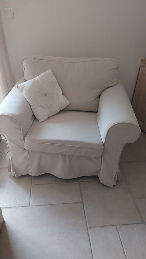 Salon IKEA canap 2 places+ fauteuil+ repose pieds rangement 0 Draguignan (83)