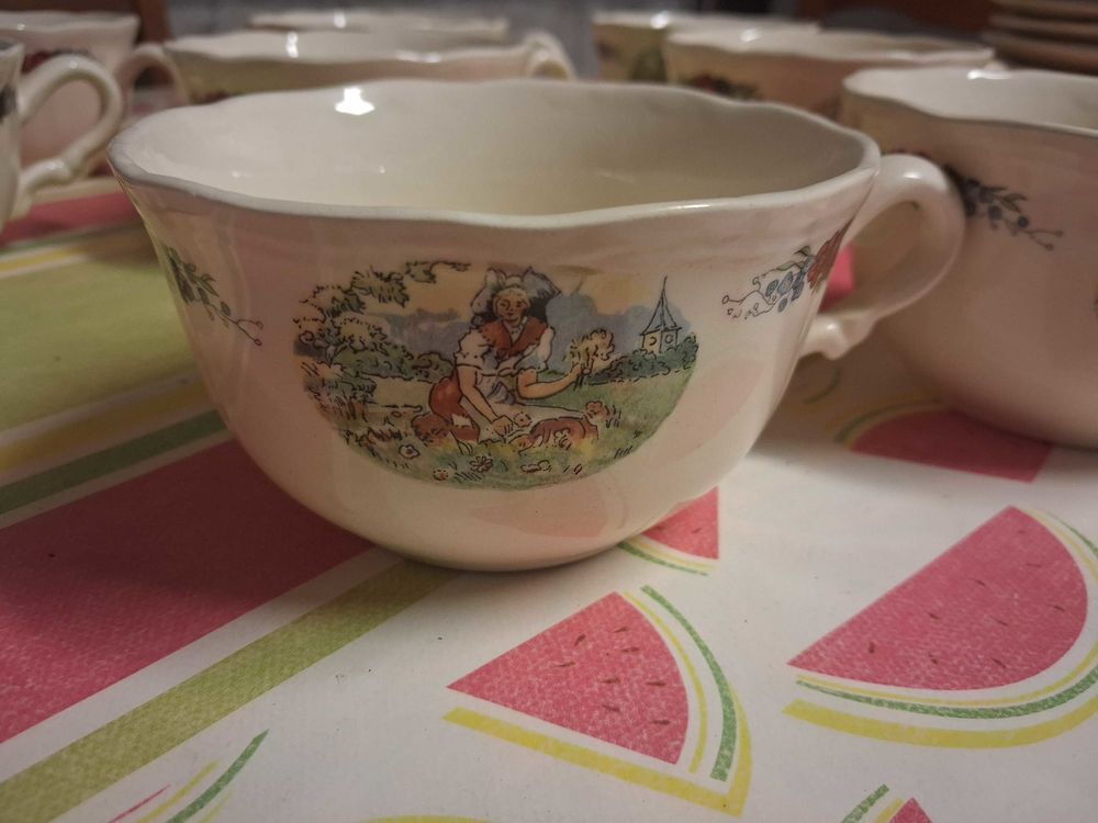 Tasses et sous-tasses alsaciennes Electroménager