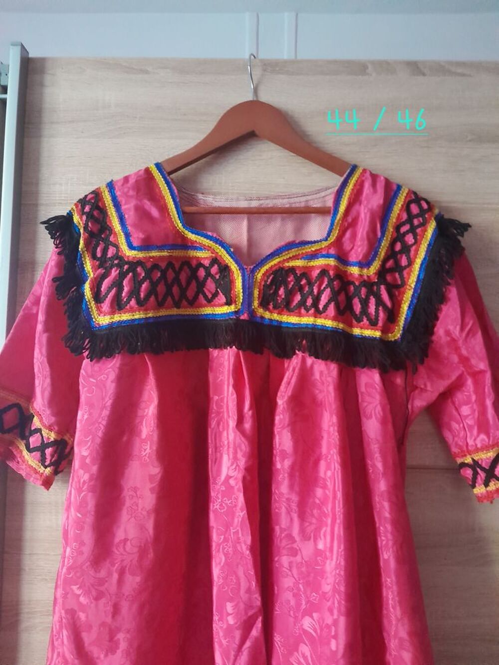 ROBE KABYLE SATINEE NEUVE Vtements