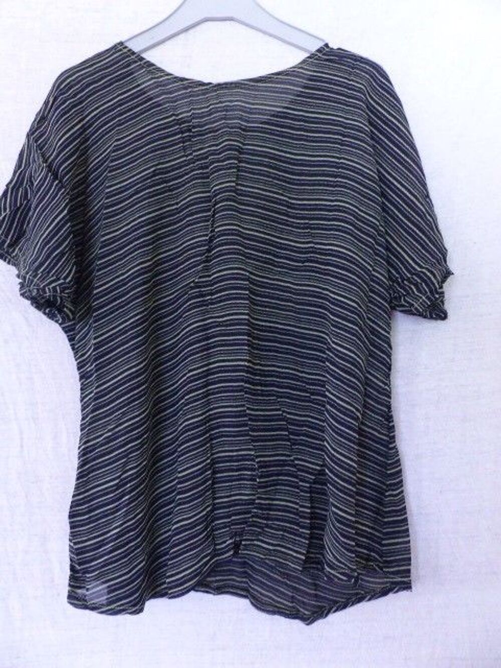 t shirt noir et vert raye Vêtements