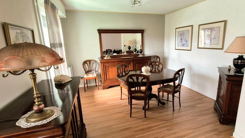 ensemble complet de mobilier de salle &agrave; manger en merisier Meubles