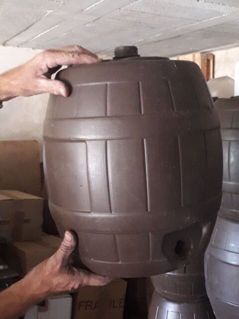 TONNELETS EN PLASTIQUE DE 30 LITRES 10 30200 Sabran