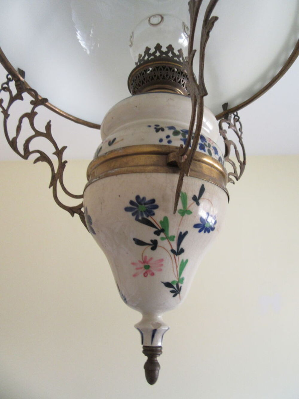 Lampe suspension opaline
Décoration