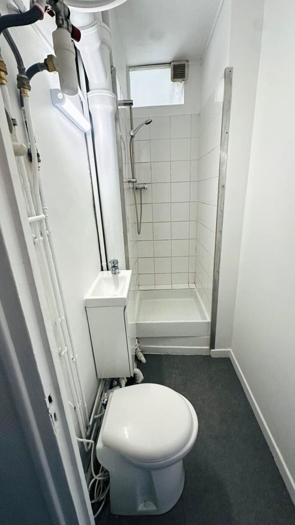 Vente Appartement Studio 15 m² clair et calme, sixième étage, Paris XXe. La campagne à  Paris. Paris 20