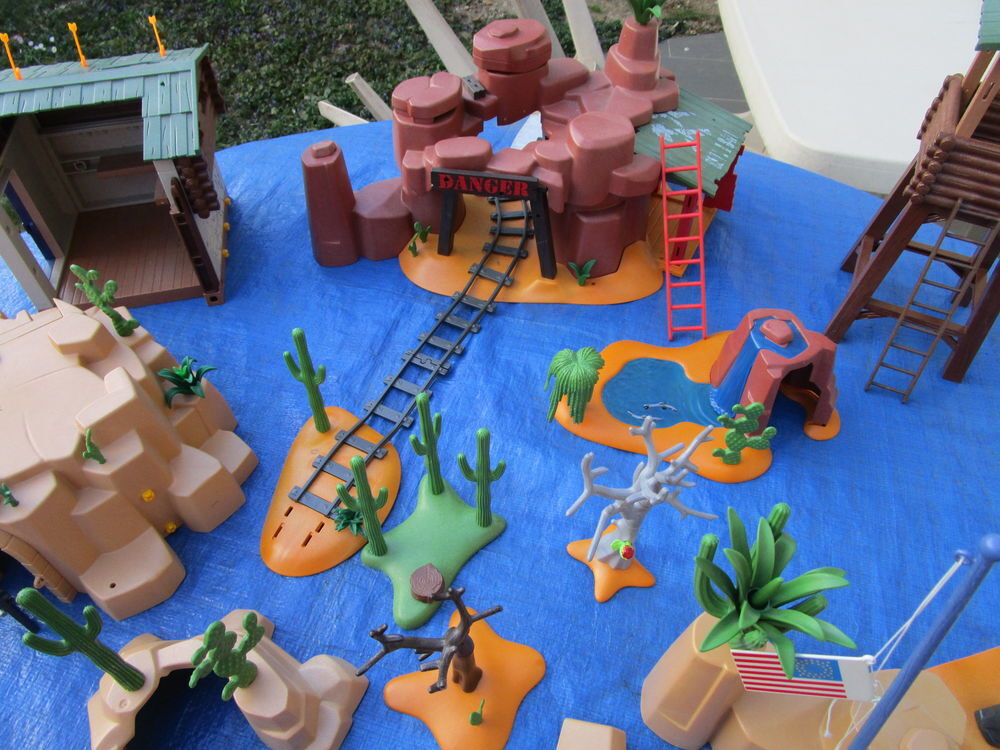  PLAYMOBIL GROS LOT VIEUX DECOR COWBOY+ACCESSOIRES Jeux / jouets
