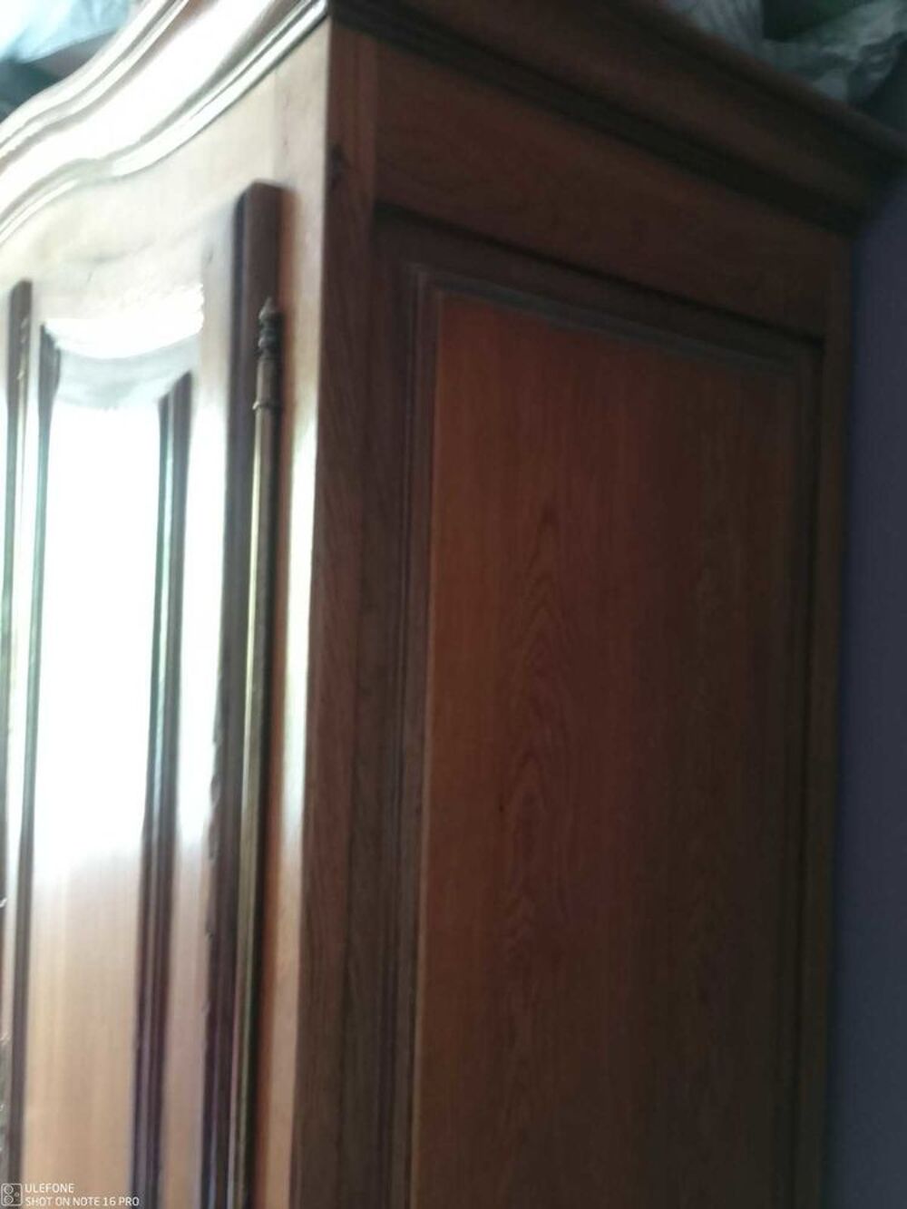 Armoire en bois massif Meubles