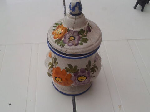 Ancien pot et son couvercle 0 M�rignies (59)