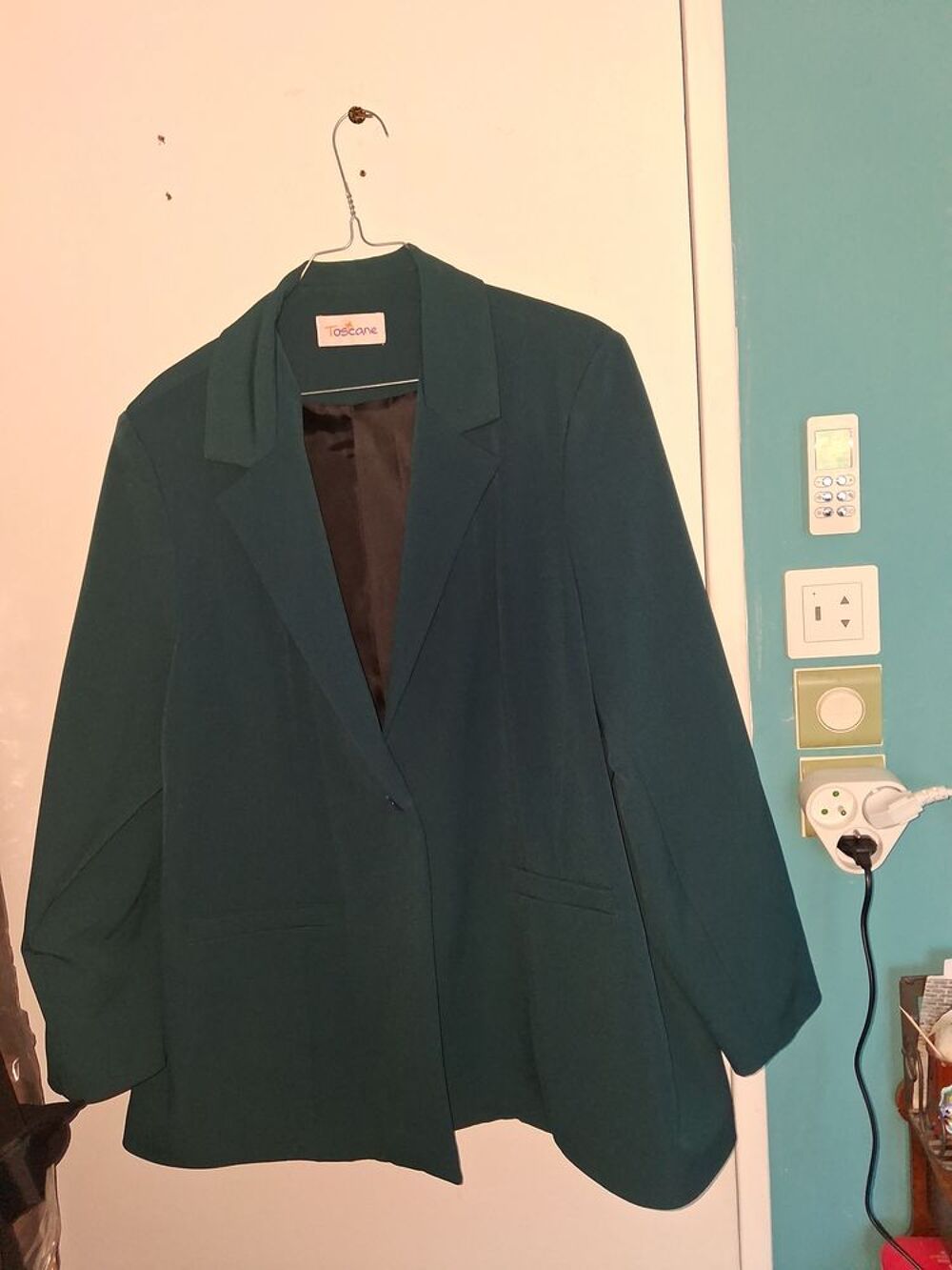 veste de marque Toscane taille 4 chez eux
Vêtements