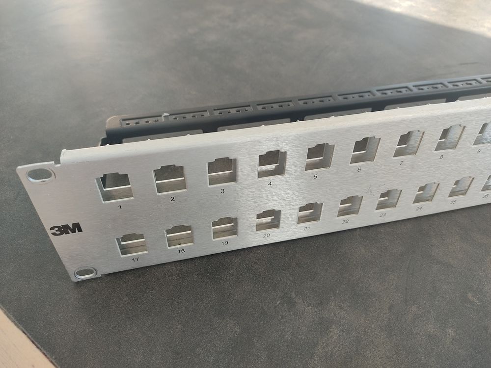Panneau de brassage 32 ports 3M 2U Matériel informatique