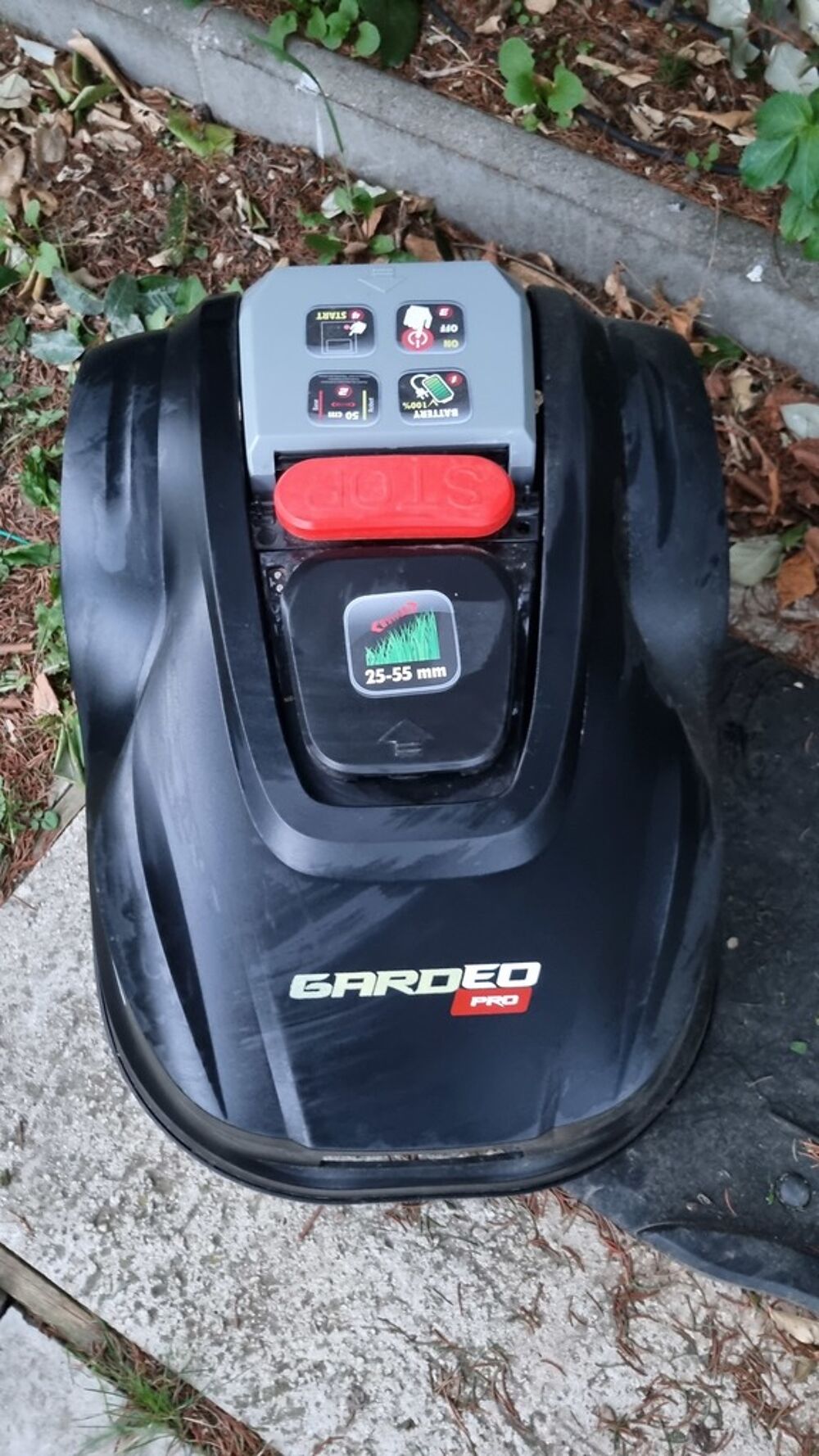 Tondeuse robot Gardeo Pro noire Jardin
