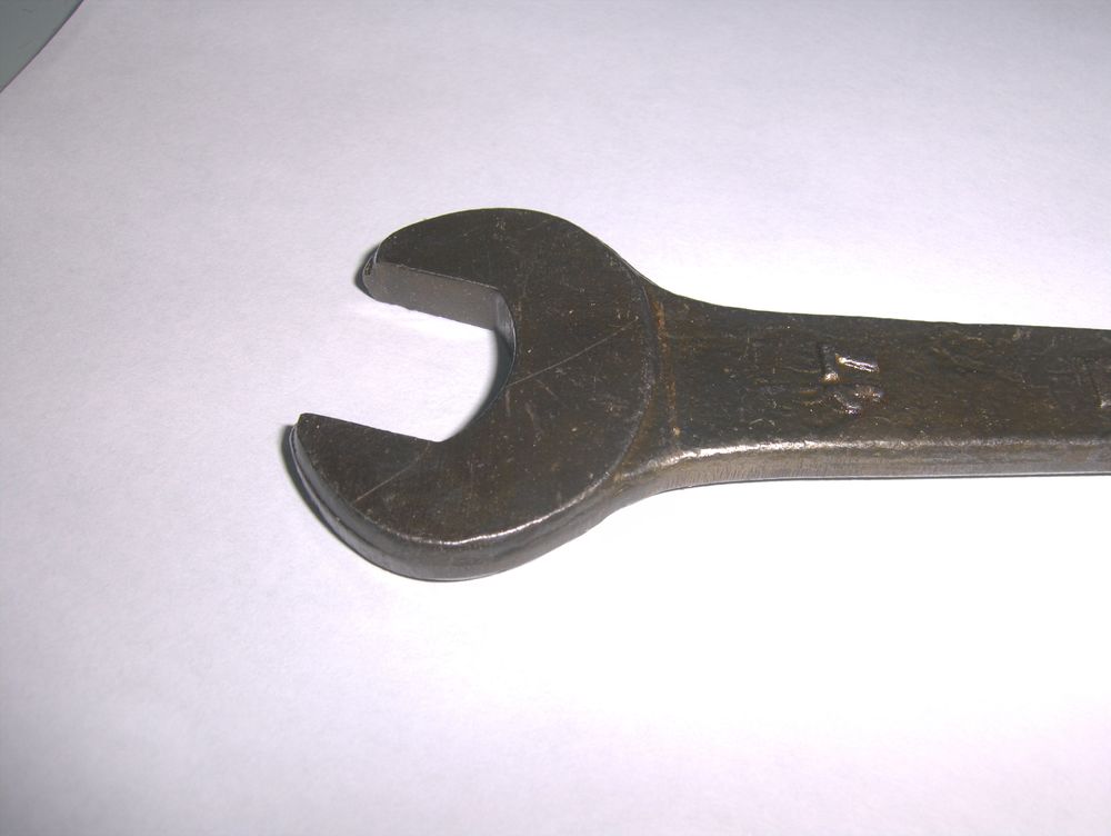 Clef plate FIAT 13?17
Longueur 15 cm
poids 100 g
Bricolage