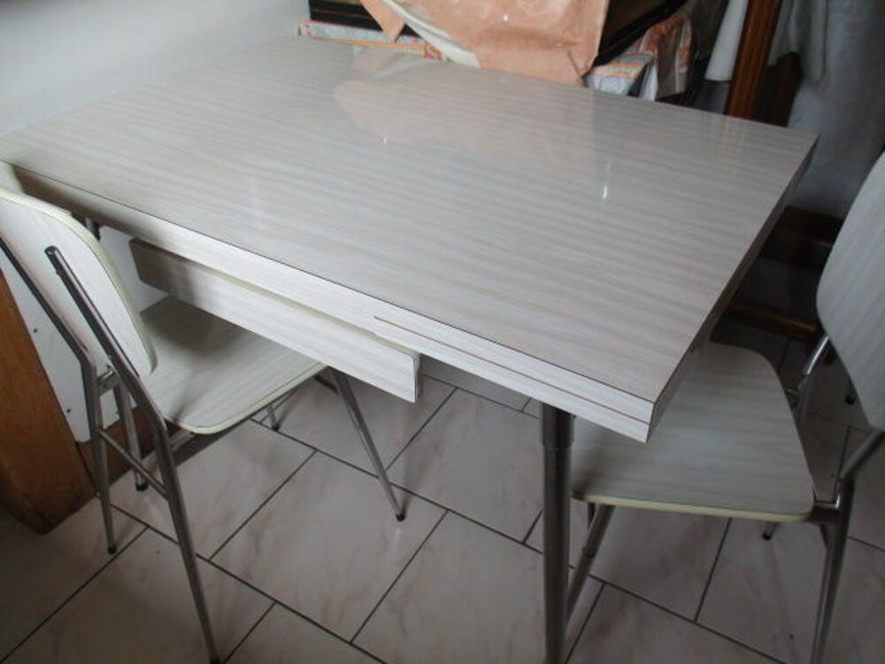 chaises tables et tabourets en formica Meubles