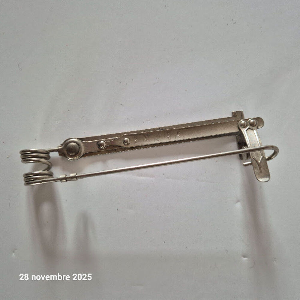 Ancien accessoire pour machine &agrave; coudre Singer Bricolage
