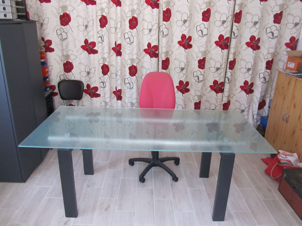 Table rectangulaire en verre tremp&eacute; Meubles