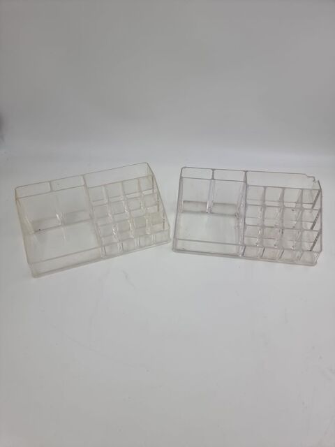 Lot de 2 pr�sentoirs � maquillages transparents 1 Vulbens (74)