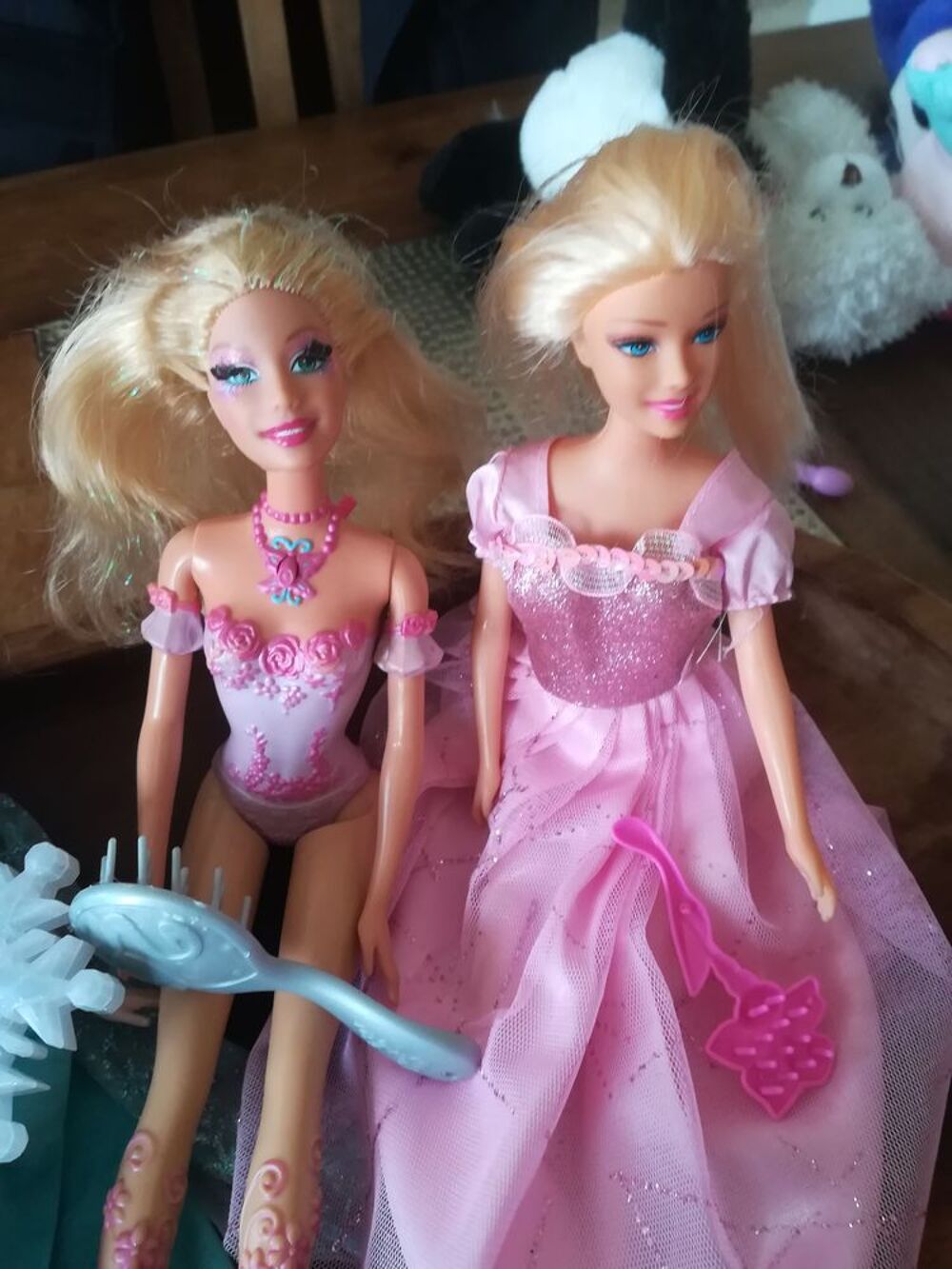 4 poup&eacute;es barbie Jeux / jouets
