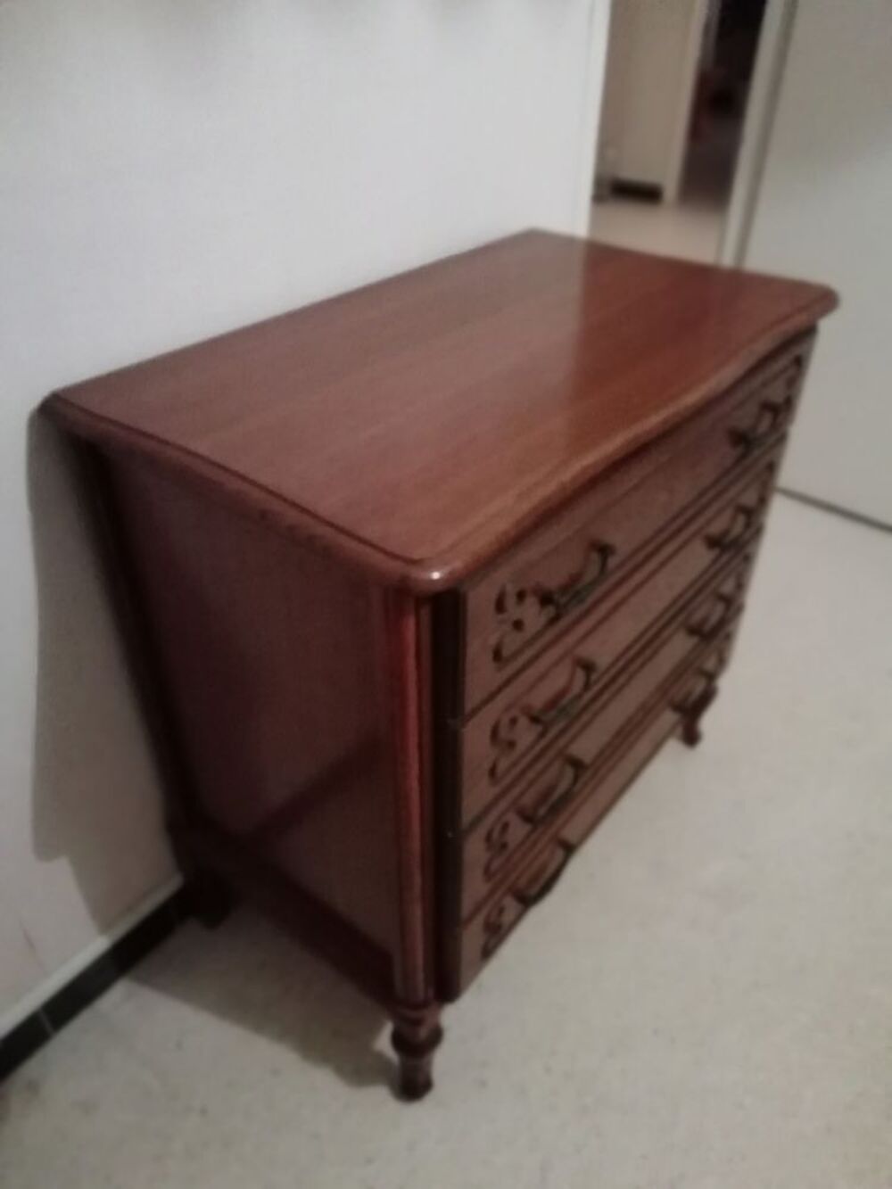 une commode Meubles