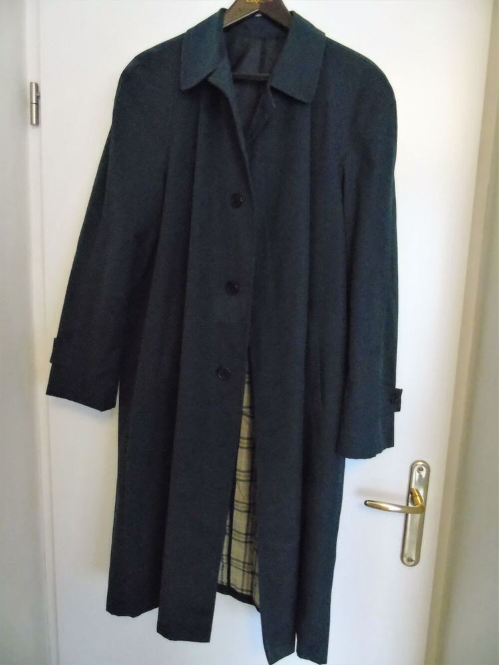 imperm&eacute;able homme , coloris marine , coupe classique , 
Vêtements