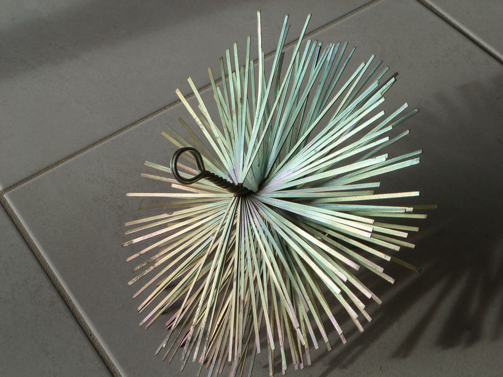 h&eacute;risson neuf de ramonage en acier. Bricolage