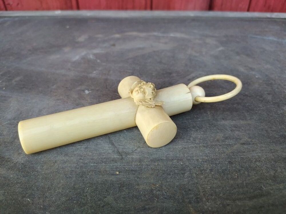 Ancienne Croix de Berceau T&ecirc;te Ange Angelot Ivoirine 