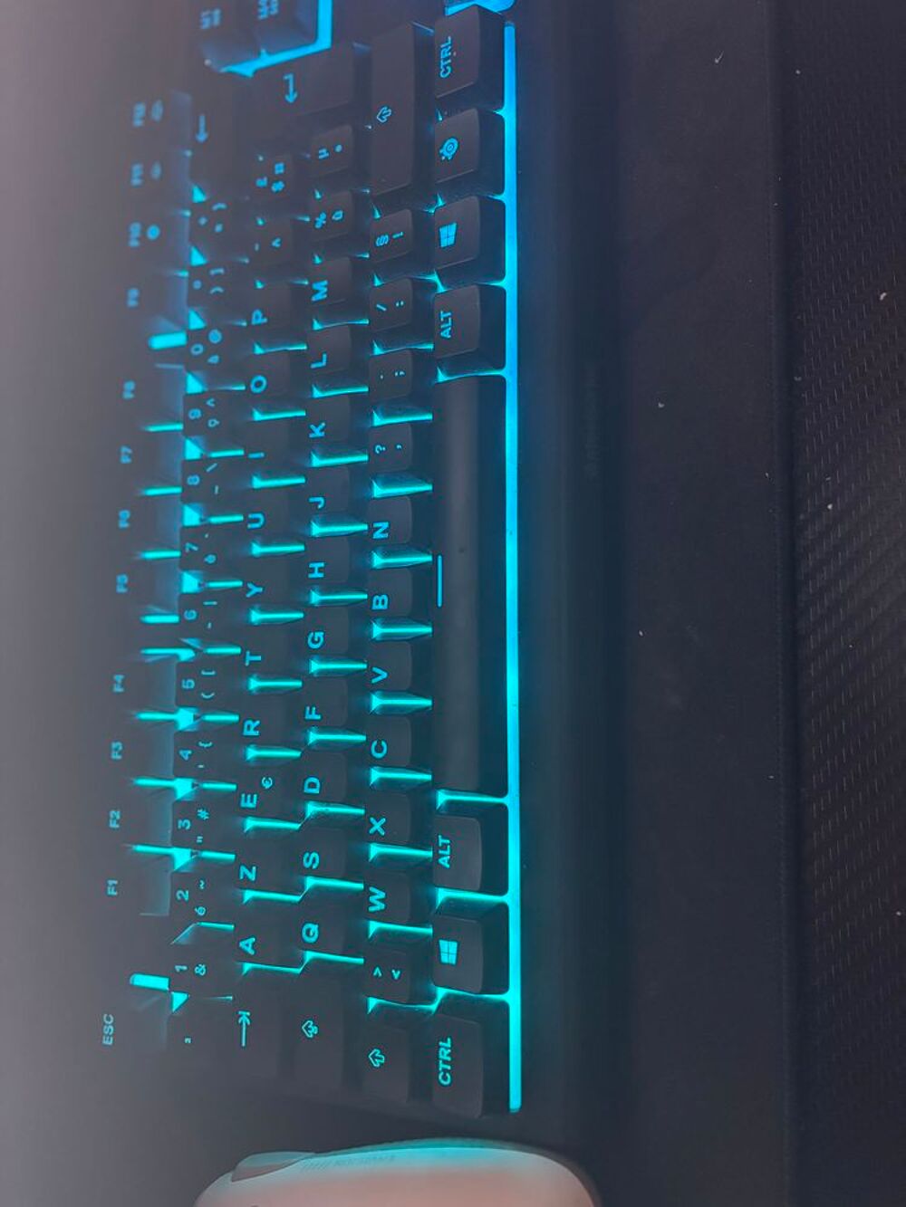 PC Gamer Complet + Ecran 2K SkillKorp + Clavier SteelSeries + Souris SteelSeries €" RTX 5060 mon setup gaming complet en excellent &eacute;tat. Matériel informatique