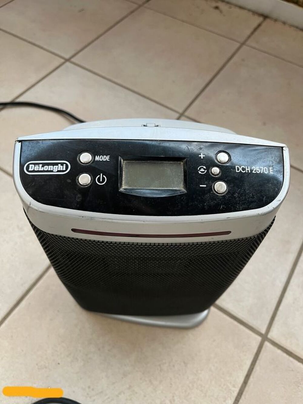 Chauffage d'appoint &eacute;lectrique D&egrave;longhi soufflant et rotatif Electroménager