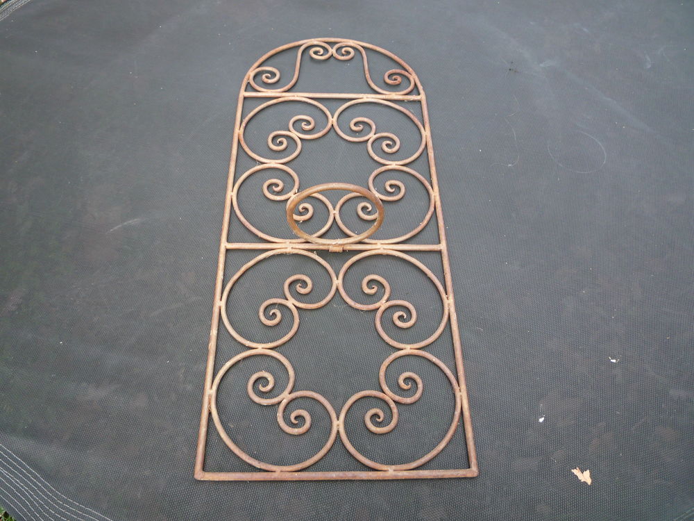 Grille fer forg&eacute; / porte vase (G) Bricolage