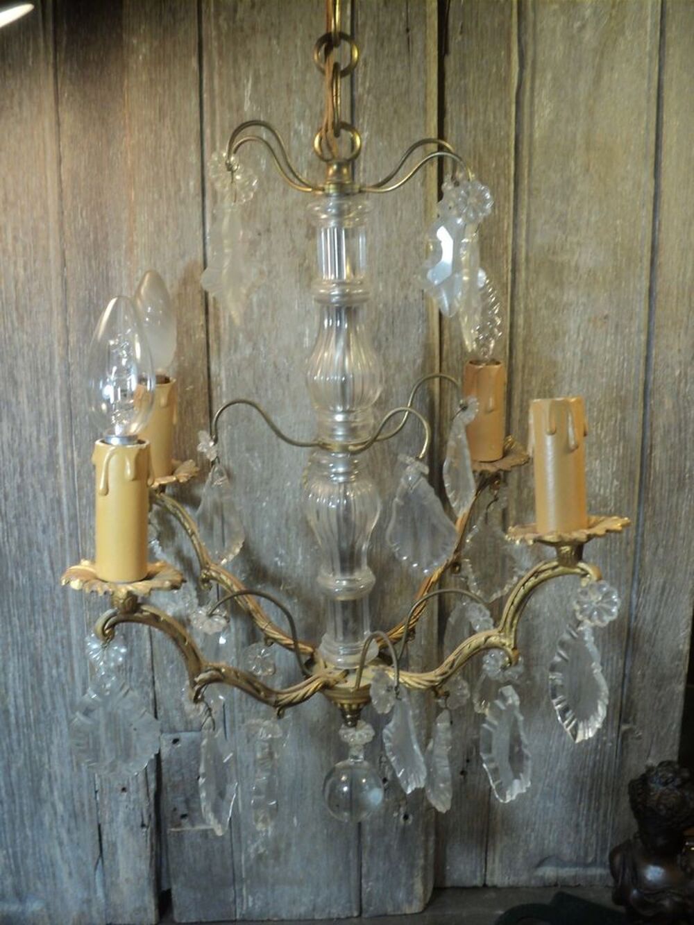 Ancien Lustre &agrave; Pampilles Bronze Cristal Quatre Feux. Décoration