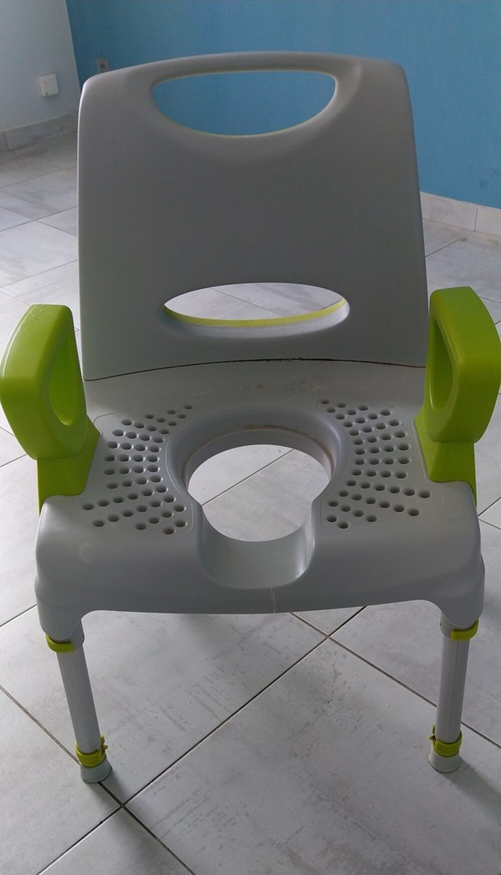 Chaise m&eacute;dicalis&eacute;e pour douche Meubles