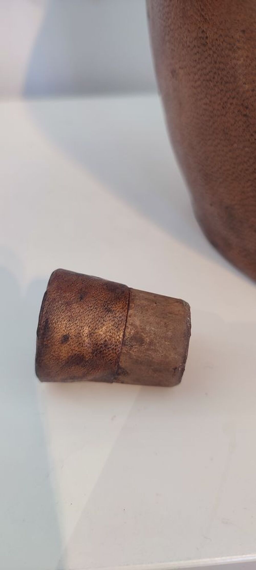 Gargoulette , grosse cruche en terre cuite recouverte de cui 