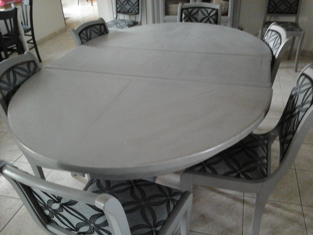 Table ovale 140/117, + chaises Meubles