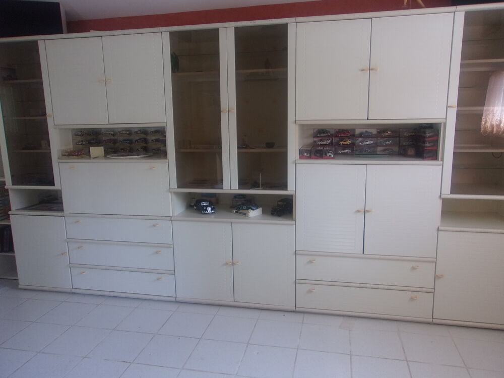 living blanc avec vitrines Meubles