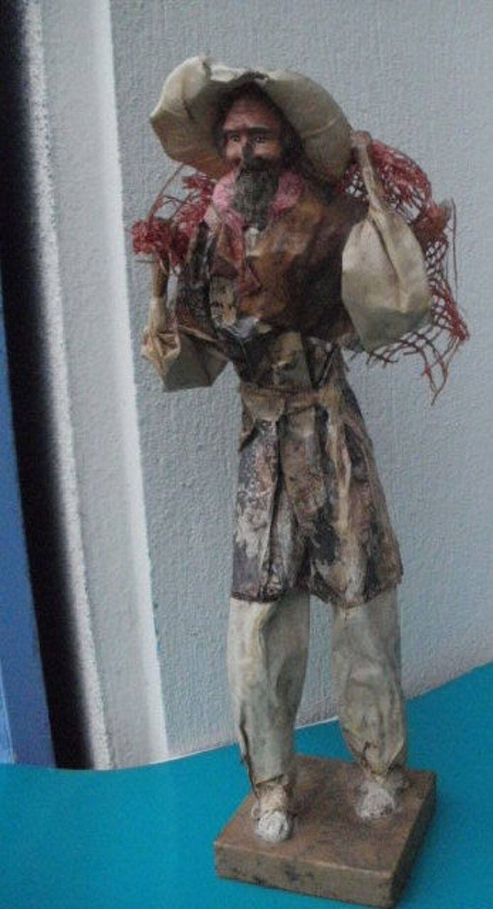 Statue pecheur et son filet, en papier mach&eacute;, Hauteur 38 cm Dcoration