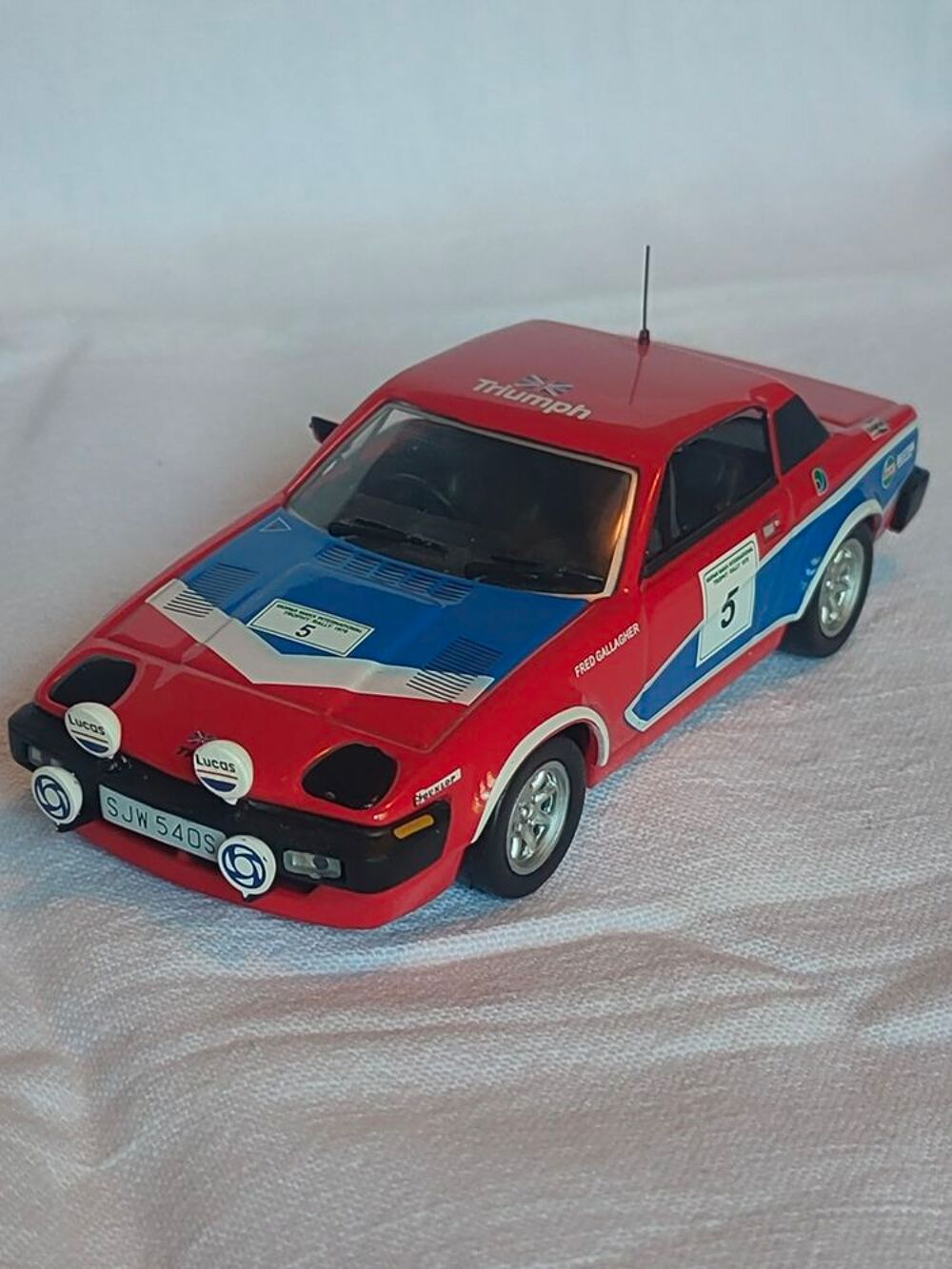 Voiture miniature de rallye Triumph TR7 